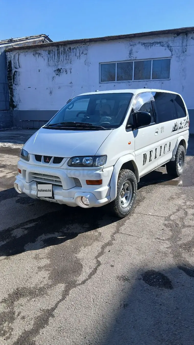 Mitsubishi Delica, 2001