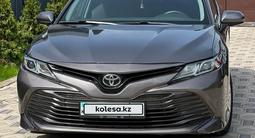 Toyota Camry 2017 года за 11 300 000 тг. в Алматы – фото 2