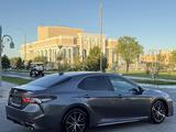 Toyota Camry 2021 года за 11 300 000 тг. в Туркестан – фото 3