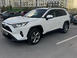 Toyota RAV4 2021 года за 12 300 000 тг. в Шымкент