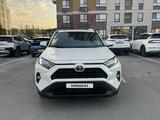 Toyota RAV4 2021 года за 12 300 000 тг. в Шымкент – фото 2