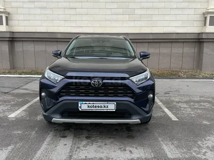 Toyota RAV4 2020 года за 15 200 000 тг. в Алматы – фото 2