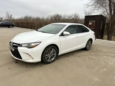 Toyota Camry 2015 года за 6 500 000 тг. в Уральск – фото 2