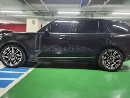 Land Rover Range Rover 2022 года за 69 000 000 тг. в Алматы – фото 4