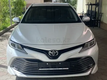 Toyota Camry 2020 года за 13 500 000 тг. в Алматы