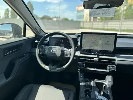 Toyota RAV4 Luxe+ HEV 2026 года за 28 990 000 тг. в Актобе – фото 15
