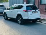 Toyota RAV4 2016 года за 10 300 000 тг. в Уральск