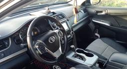 Toyota Camry 2013 годаүшін8 700 000 тг. в Актобе – фото 2