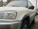 Toyota RAV4 2000 годаfor3 500 000 тг. в Алматы