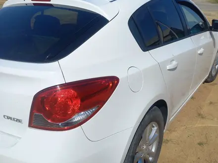 Chevrolet Cruze 2014 года за 3 700 000 тг. в Атырау – фото 4