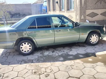 Mercedes-Benz E 200 1993 года за 2 500 000 тг. в Тараз – фото 21