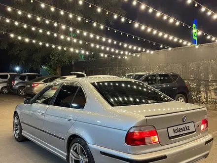 BMW 528 1998 года за 3 200 000 тг. в Сатпаев – фото 3