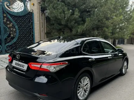 Toyota Camry 2019 года за 14 200 000 тг. в Алматы – фото 12