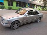 Mercedes-Benz C 220 1995 годаfor2 400 000 тг. в Актобе – фото 2