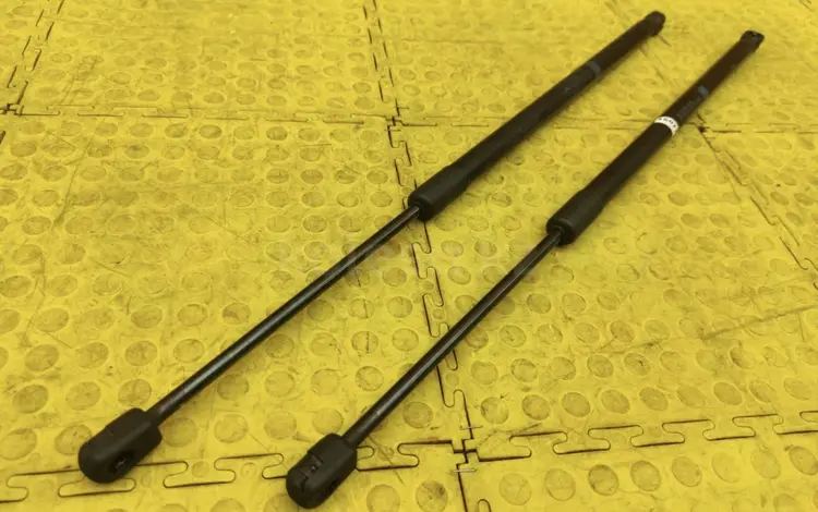 Амортизатор Капота за 5 000 тг. в Актау