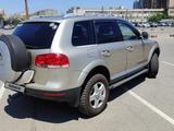 Volkswagen Touareg 2005 года за 4 400 000 тг. в Алматы – фото 4