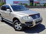 Volkswagen Touareg 2005 года за 4 400 000 тг. в Алматы – фото 2