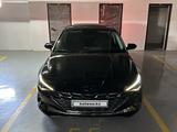 Hyundai Elantra 2023 года за 8 700 000 тг. в Атырау – фото 2