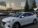 Hyundai Accent 2021 года за 8 950 000 тг. в Караганда – фото 2