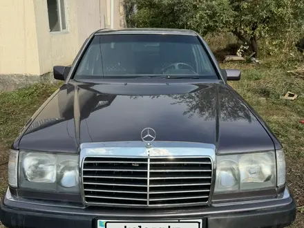 Mercedes-Benz E 220 1993 года за 1 850 000 тг. в Алматы – фото 4