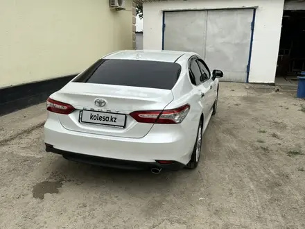 Toyota Camry 2020 года за 15 000 000 тг. в Атырау – фото 10