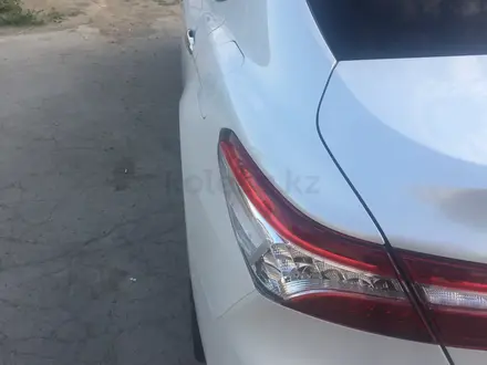 Toyota Camry 2020 года за 15 000 000 тг. в Атырау – фото 15
