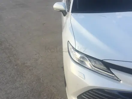 Toyota Camry 2020 года за 15 000 000 тг. в Атырау – фото 17