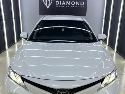 Toyota Camry 2020 года за 15 000 000 тг. в Атырау – фото 19