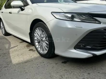 Toyota Camry 2020 года за 15 000 000 тг. в Атырау – фото 20