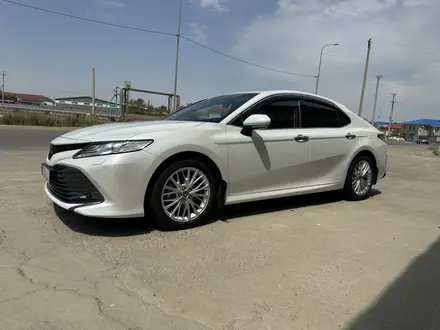 Toyota Camry 2020 года за 15 000 000 тг. в Атырау – фото 3