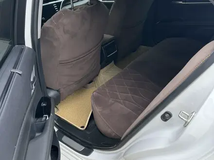 Toyota Camry 2020 года за 15 000 000 тг. в Атырау – фото 5