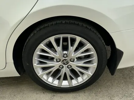 Toyota Camry 2020 года за 15 000 000 тг. в Атырау – фото 6