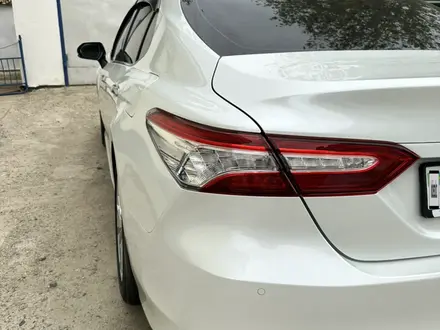 Toyota Camry 2020 года за 15 000 000 тг. в Атырау – фото 8