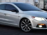 Volkswagen Passat 2013 года за 1 200 000 тг. в Семей – фото 2