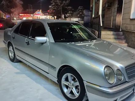 Mercedes-Benz E 280 1997 года за 3 500 000 тг. в Алматы