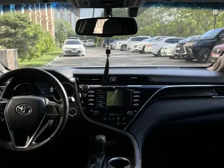 Toyota Camry 2019 года за 14 500 000 тг. в Шымкент – фото 16