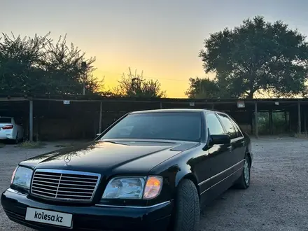 Mercedes-Benz S 320 1997 года за 4 100 000 тг. в Шымкент – фото 2