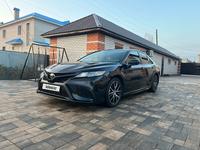 Toyota Camry 2021 года за 12 250 000 тг. в Актобе