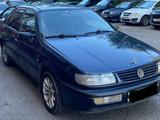 Volkswagen Passat 1996 годаfor1 800 000 тг. в Астана
