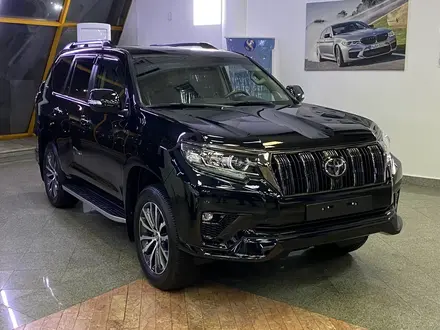 Toyota Land Cruiser Prado Luxe 2022 года за 57 000 000 тг. в Алматы