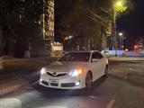 Toyota Camry 2014 года за 5 800 000 тг. в Уральск – фото 2