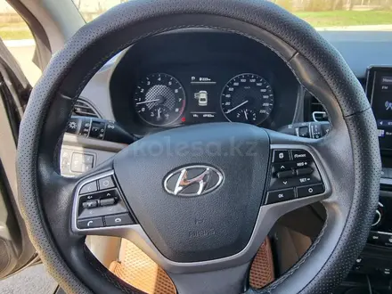 Hyundai Accent 2021 года за 8 370 000 тг. в Актобе – фото 11