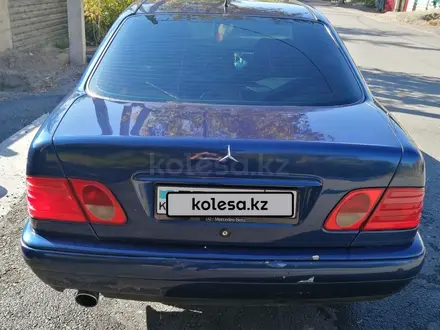 Mercedes-Benz E 200 1998 года за 3 000 000 тг. в Караганда – фото 3