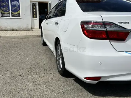 Toyota Camry 2016 года за 8 000 000 тг. в Атырау – фото 9