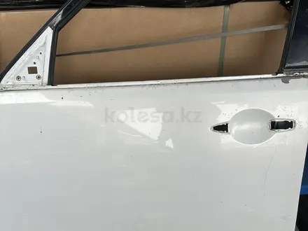 Дверь Nissan Patrol Y62 2010-2023 за 265 000 тг. в Алматы