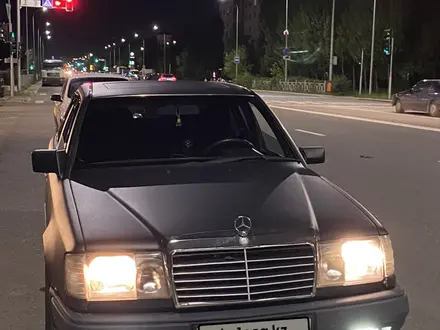 Mercedes-Benz E 200 1993 года за 1 500 000 тг. в Астана