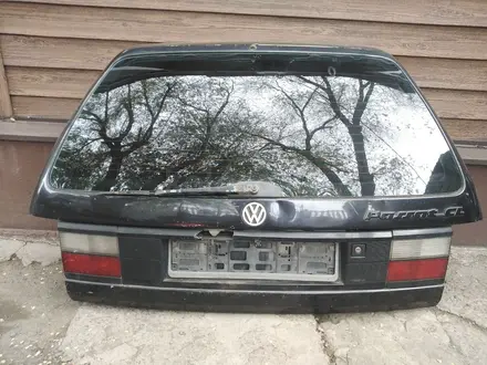 PASSAT B3 Крышка багажника. за 55 000 тг. в Караганда
