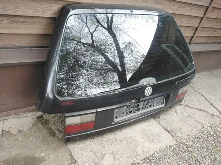 PASSAT B3 Крышка багажника. за 55 000 тг. в Караганда – фото 2