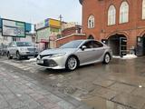Toyota Camry 2021 года за 15 300 000 тг. в Шымкент – фото 3