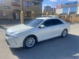 Toyota Camry 2014 года за 9 100 000 тг. в Актобе – фото 2